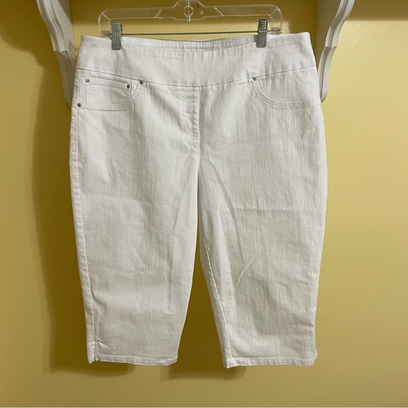 Ruby Rd Women’s Size 16 white capris Spring and Summer staple - Picture 1 of 7